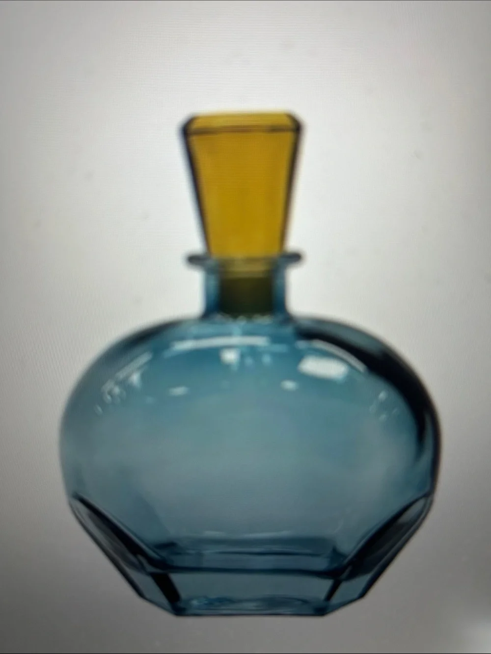 ASHLAND 26 OZ GLASS DECANTER WITH STOPPER NWT